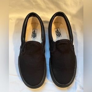 LIKE NEW!! VANS slip-ons KIDS SIZE 2. All BLACK. EUC (see photos)